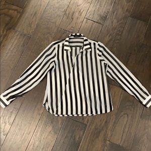 Black and white sheet open blouse